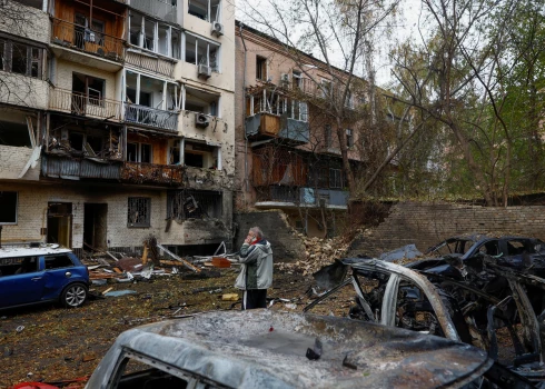 Krievijas dronu uzbrukumu sekas Kijivā 2025. gada 23. oktobrī.