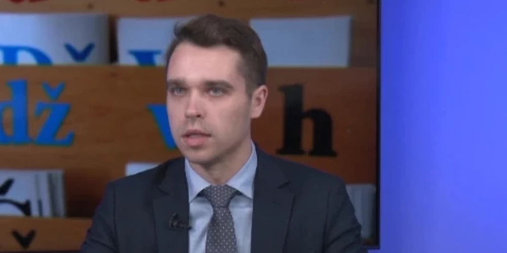 Историк Эдвардс Крустс.