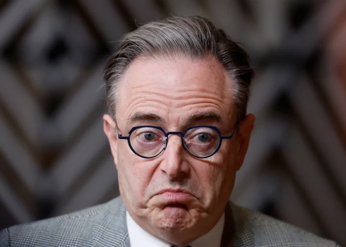 Премьер-министру Бельгии Барту де Веверу нужны гарантии.
