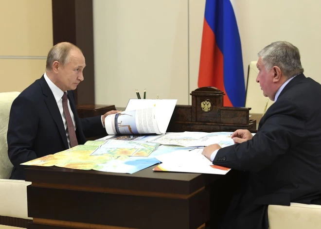 ES pieņem 19. sankciju paketi pret Krieviju, sitot pa enerģētiku, finansēm un kara rūpniecību. Smagi cietīs "Rosneft", ko vada Putina tuvs līdzgaitnieks Sečins