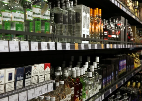 Изменения в часах торговли алкоголем не привели к росту распространения нелегального алкоголя.