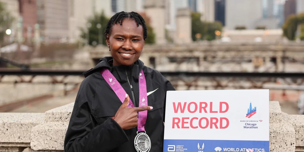 Pasaules rekordiste maratonā kenijiete Rūta Čepnetiča. 