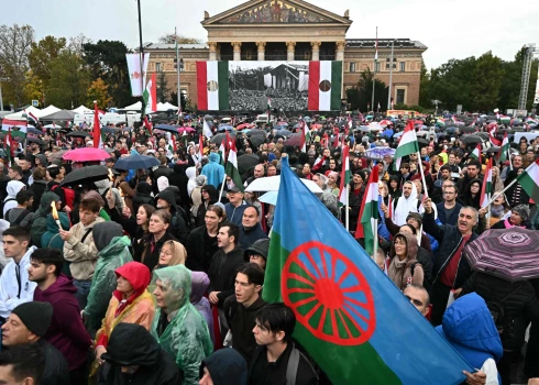 Budapeštā Orbāna un opozīcijas mītiņi pulcē tūkstošus.