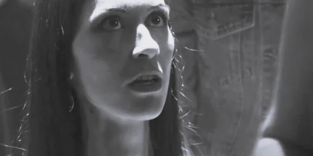 23 gadu vecumā mirusi aktrise Izabella Adora Teita.