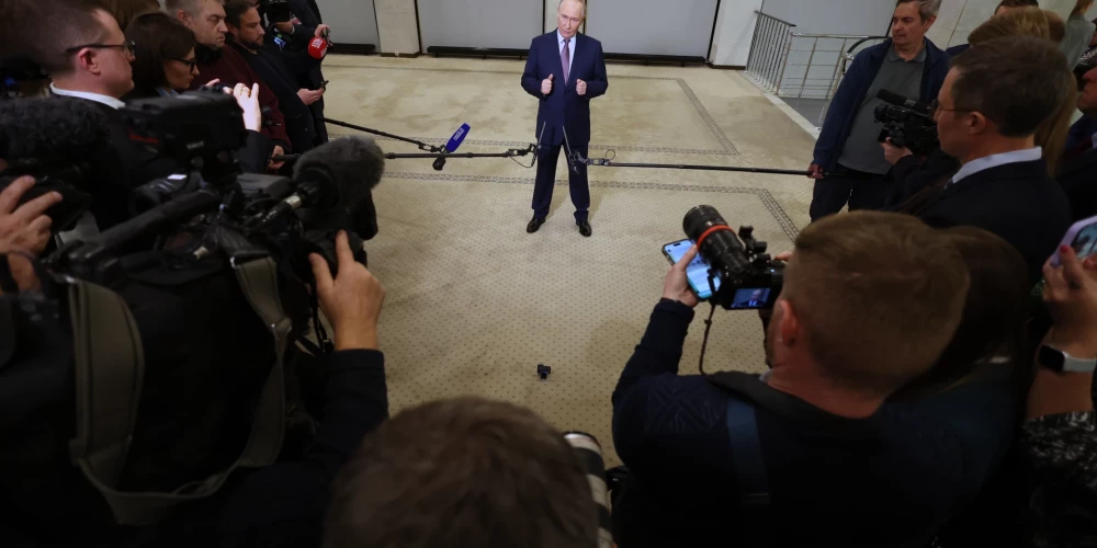 Vladimirs Putins atbild uz propagandistu jautājumiem.