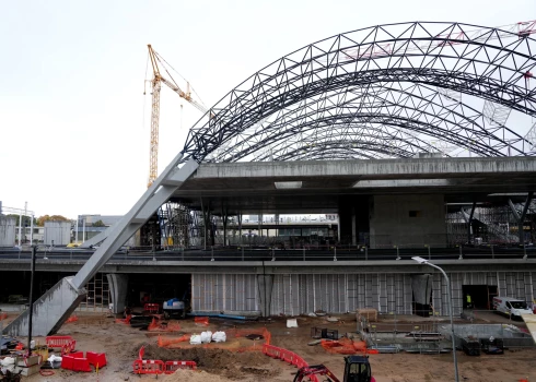 Правительство Латвии само увеличивает стоимость Rail Baltica — налоговая реформа ударит по стройке.