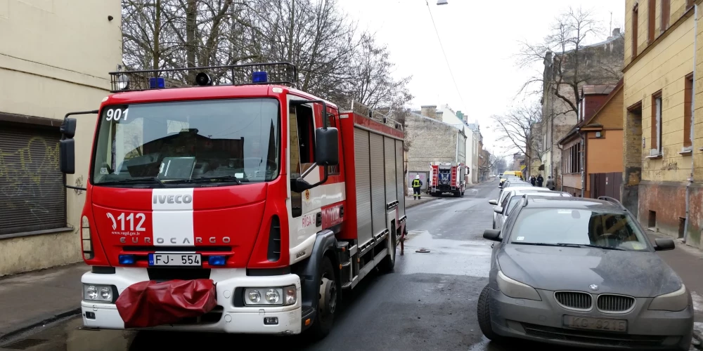 Pašvaldība aicina satiksmes dalībniekus būt saprotošiem, pārplānot ierastos maršrutus, lai izvairītos no īslaicīgajiem ierobežojumiem, vai ierēķināt ilgāku laiku, ko pavadīt ceļā, lai nepieciešamajā galamērķī nokļūtu laikus. 