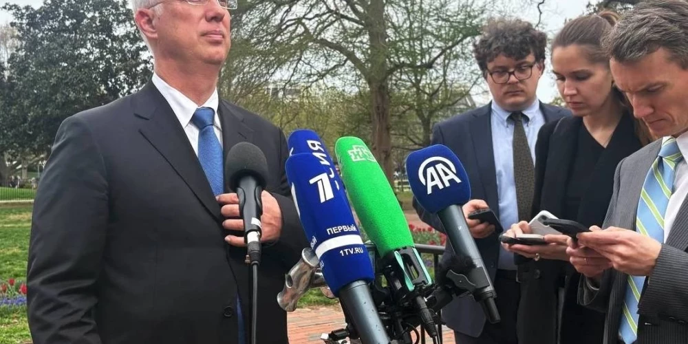 Putina sūtnis Kirils Dmitrijevs aprīlī kļuva par pirmo Krievijas amatpersonu, kas apmeklē Vašingtonu kopš Krievijas 2022. gada invāzijas Ukrainā