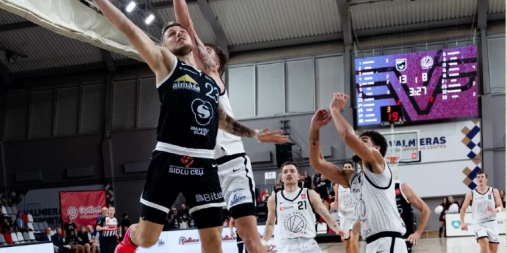 "Valmiera Glass"/"Vidzemes Augstskola" pieveic "Coolbet" (foto: "Valmiera Glass VIA Basketbols" / Facebook)