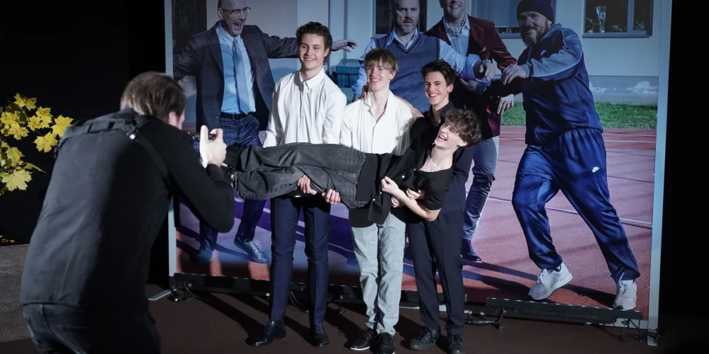 Gata Šmita iestudējuma "Vēl pa vienam" pirmizrāde Dailes teātrī (foto: Mārtiņš Ziders)