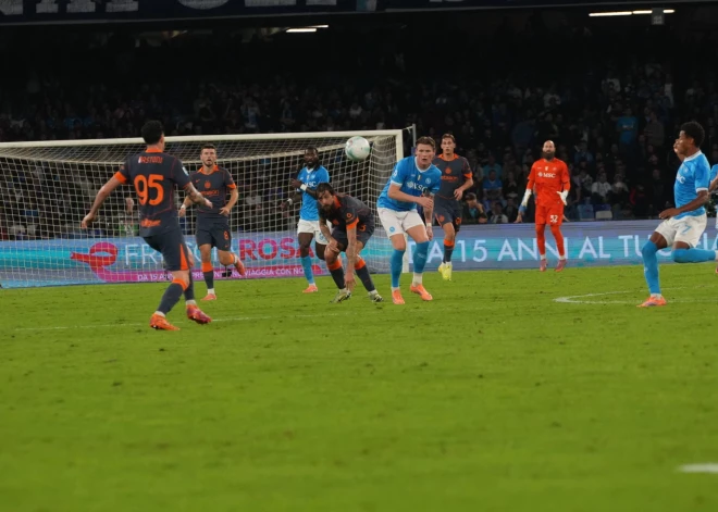 “Napoli” pārspēj “Inter” un atgriežas A sērijas līderpozīcijā