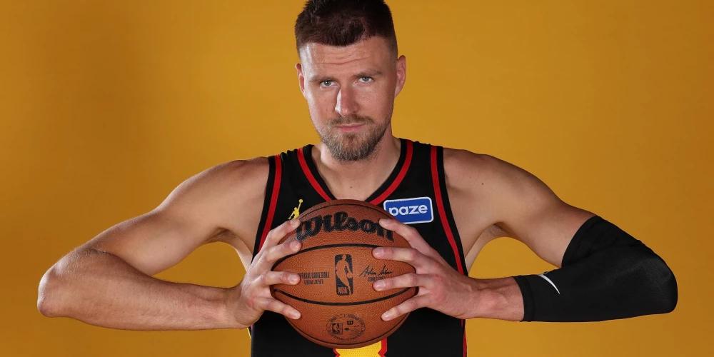 Kristaps Porziņģis beidzot nosaucis, kāda mīklaina slimība liedz basketbolistam sekmīgi nospēlēt pēdējos mačus Bostonas "Celtics" rindās.