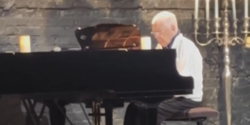 Maestro Raimonds Pauls atkal uz skatuves. 