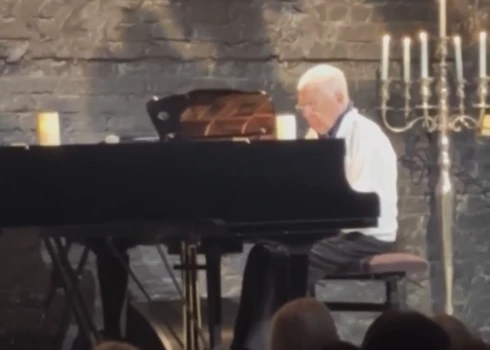 Maestro Raimonds Pauls atkal uz skatuves. 