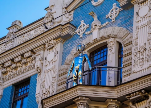 Фасады в стиле модерн словно дышат жизнью, поскольку они отображают природу, движение и эмоции.