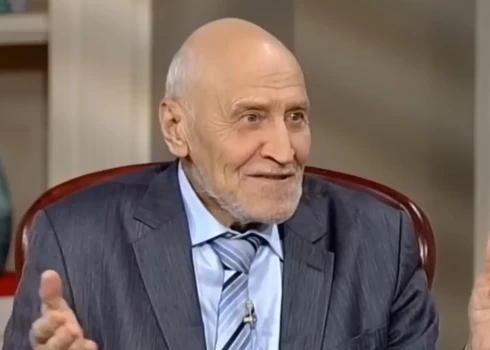 Николай Дроздов — не просто телеведущий, а живая легенда, чья жизнь тесно связана с природой, наукой и любовью к животным.