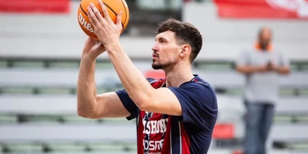Latvijas basketbolists Rodions Kurucs laukumā pavadīja 23 minūtes un 20 sekundes, kuru laikā guva 15 punktus.