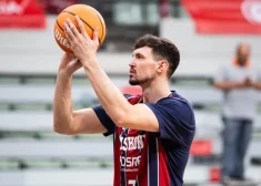 Rodions Kurucs mačā pret bijušo komandu gūst 15 punktus