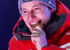 Odermats izcīna uzvaru Pasaules kausa sezonas pirmajās sacensībās