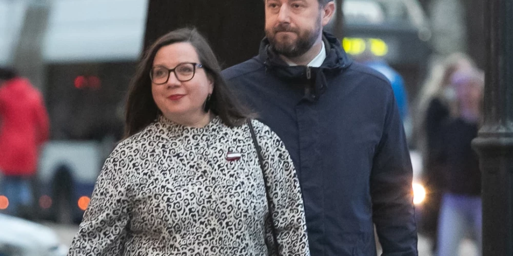 Evita un Andris vēl laulāto draugu statusā, 2022. gada rudenī dodoties uz Saeimas simtgades svinībām Nacionālajā teātrī.