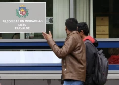 Migranti ziņo par nepatīkamiem starpgadījumiem. Vai rasisms ir problēma Latvijā?