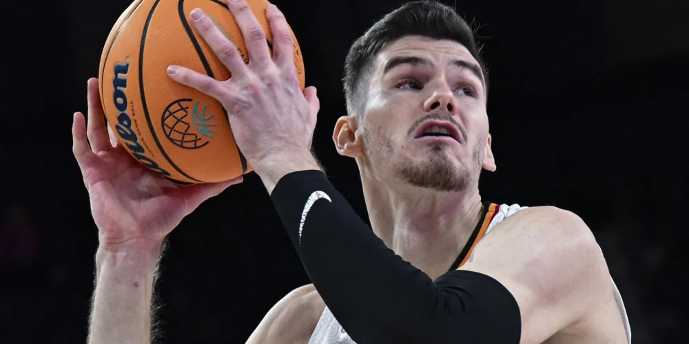 Latvijas basketbolists Roberts Blumbergs svētdien Turcijas čempionāta spēlē guva desmit punktus.