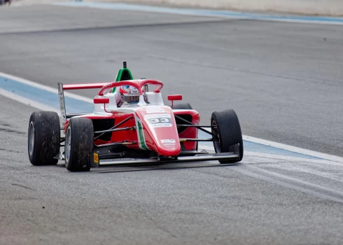 Debitējot šajā līmenī, 18 gadus vecais Štolcermanis savā kvalifikācijas grupā uzrādīja 11. rezultātu, bet sacīksti sāka kā 19. no desmitās rindas.