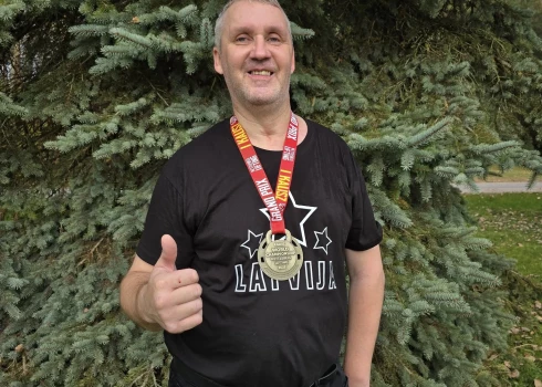 Kaspars Gargurnis ar izcīnīto zelta medaļu.