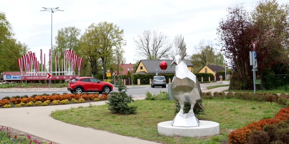 Mārupes novada simbols pupuķis Daugavas ielas rotācijas aplī.