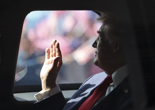 Malaizijā protestē pret ASV prezidenta Donalda Trampa ierašanos un viņa politiku.