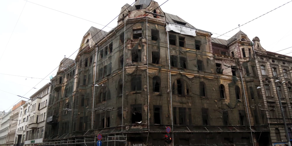 В Риге есть известные здания, которые уже десятилетиями портят городскую среду, например, дом на улице Марияс.