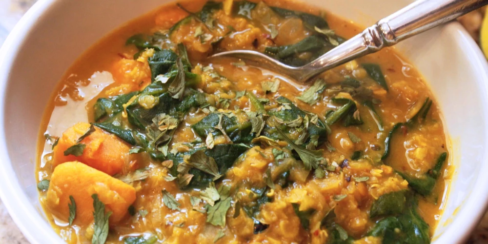 Sildošā lēcu zupa ar spinātiem