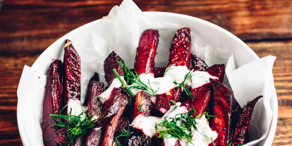 Krāsnī ceptas bietes ar kazas siera krēmu