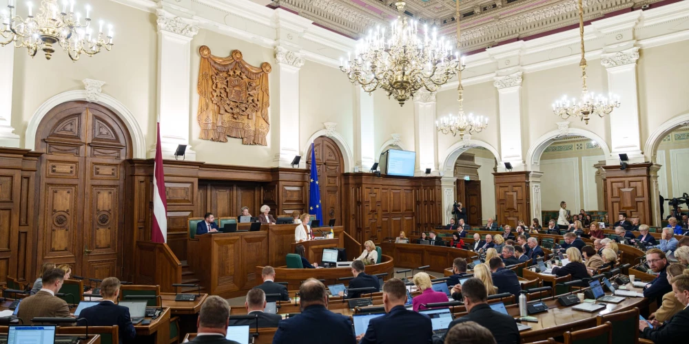 Saeimas Budžeta komisijā izskan bažas par izdienas pensiju reformu skatīšanu paātrinātā kārtībā.