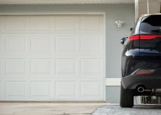 "Dzīvosim manas mammas un tēta garāžā" – cilvēki palikuši ar muti vaļā par kāda pāra ideju