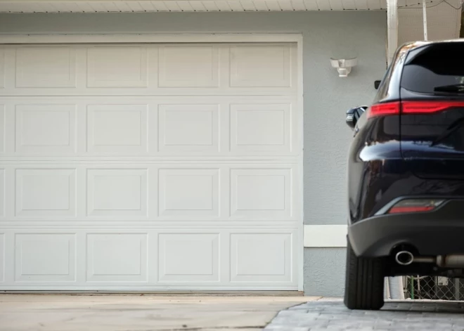 "Dzīvosim manas mammas un tēta garāžā" – cilvēki palikuši ar muti vaļā par kāda pāra ideju