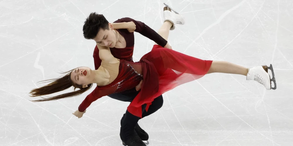 Sjins Dzjanins un Žeņa Dzjuņfei slidojumā.