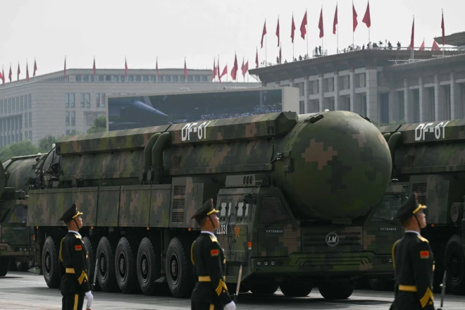 "DF-61" ballistiskā raķete Tjaņaņmiņa laukumā.