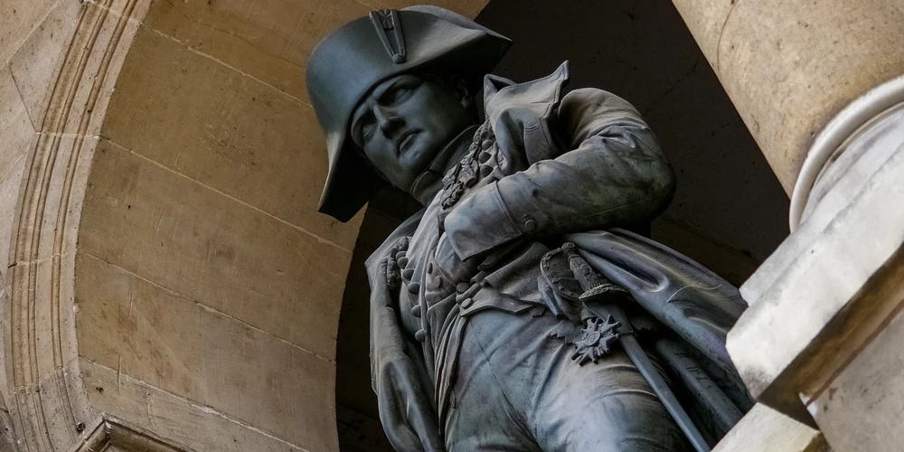 Памятник Наполеону в Париже.