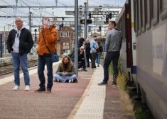 Francijā pēc kabeļu aizdedzināšanas traucēta vilcienu satiksme