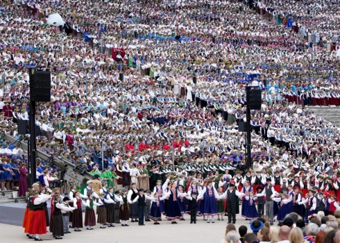 Konferencē izvērtēs šovasar aizvadītos Skolēnu dziesmu un deju svētkus. 