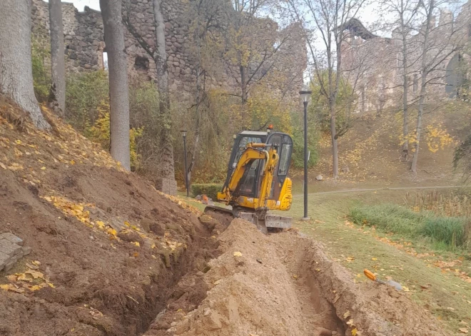 Pilnībā izārdīta un nu tiek atjaunota Dobeles pilsdrupu promenāde