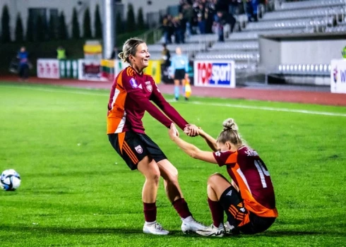Latvijas sieviešu futbola izlase izcīna Baltijas kausu. 