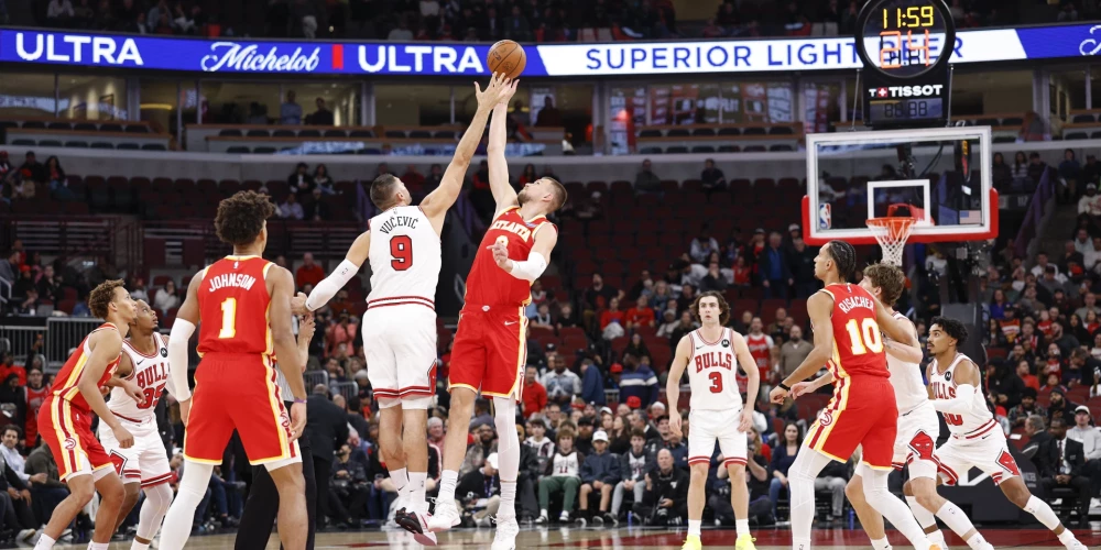 "Hawks" viesos ar rezultātu 123:128 (35:27, 23:30, 34:41, 31:30) zaudēja Čikāgas "Bulls" komandai.