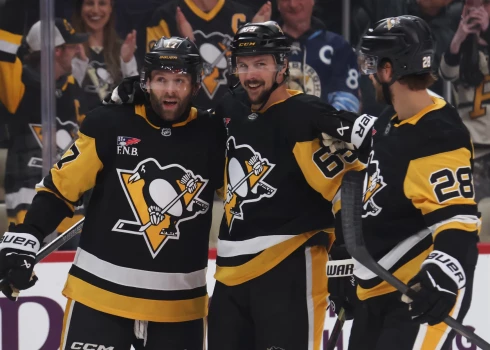 "Penguins" savā laukumā ar rezultātu 6:3 (2:2, 1:0, 3:1) pārspēja Sentluisas "Blues" komandu, pie punktiem tiekot jau sestajā spēlē pēc kārtas.