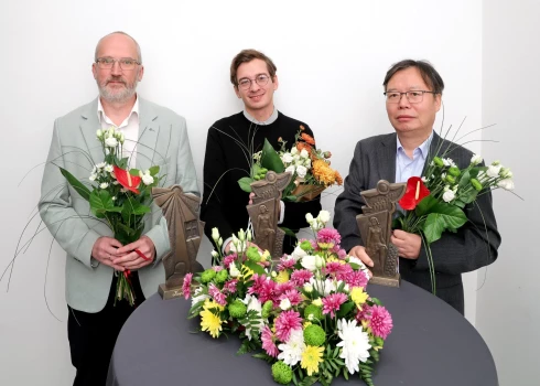 Aleksandra Čaka balvas ieguvēji (no kreisās puses – Kaspars Migla, Eriks Naivo, Liens Bins).