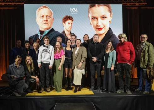 Ar pirmizrādi un skatītāju interesi Latvijas ekrānos debitējis jauns pašmāju psiholoģiskais trilleris “Slepkavības lieta Nr. 1. Lapsenes” – pirmā sērija seriālu ciklā “Slepkavības lieta”. Katru ciklu veidos četras sērijas, un katrs cikls būs tematiski līdzīgs viens otram.