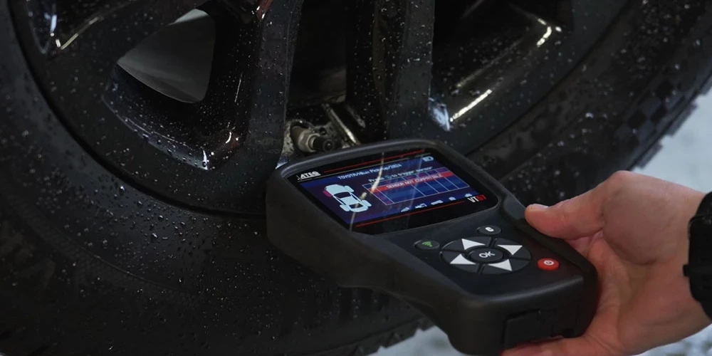 Mainot vasaras riepas pret ziemas netiešā sistēma nereti fiksē kļūdu.