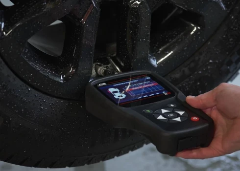 Mainot vasaras riepas pret ziemas netiešā sistēma nereti fiksē kļūdu.