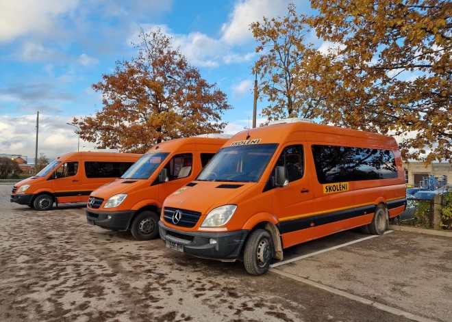 Saldus novads uzdāvinājis Ukrainas armijai trīs autobusus